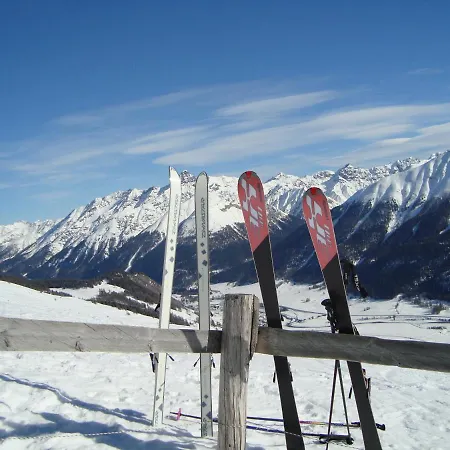 Chesa Sonnenuhr * Madulain