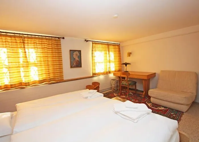 Chesa Sonnenuhr Apartman Madulain