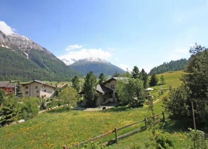 Chesa Sonnenuhr * Madulain