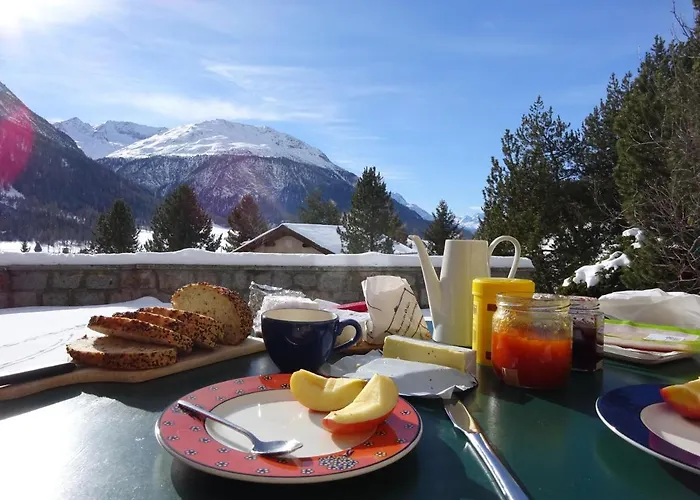 Chesa Sonnenuhr Apartman