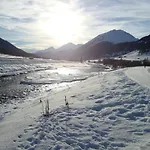Chesa Sonnenuhr شقة