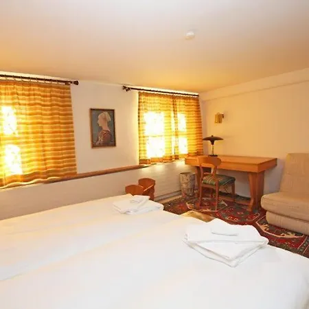 Chesa Sonnenuhr Apartment Madulain