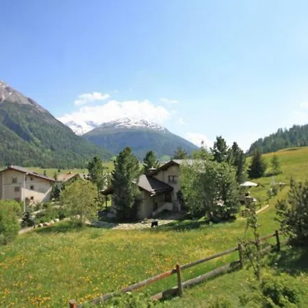 Chesa Sonnenuhr * Madulain