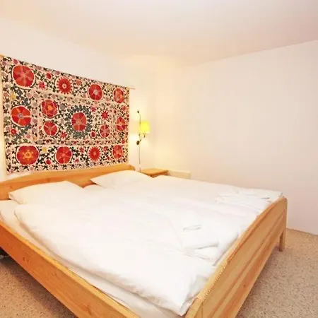 Chesa Sonnenuhr Apartment *