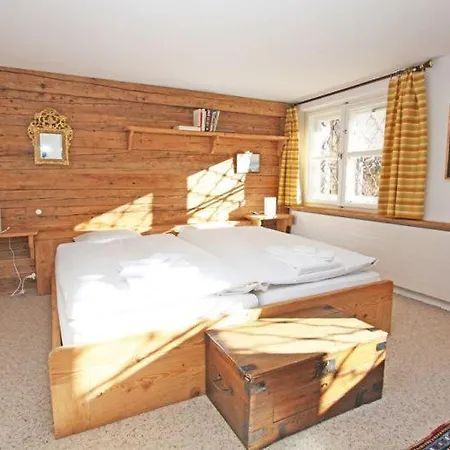 Apartment Chesa Sonnenuhr *