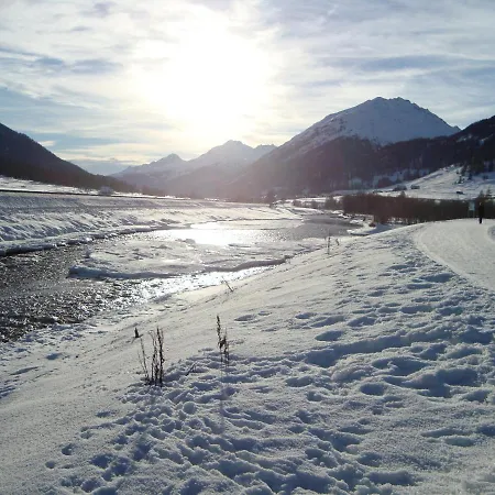 Chesa Sonnenuhr Apartment