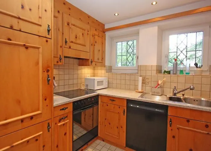 Chesa Sonnenuhr Apartman Madulain