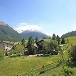 Chesa Sonnenuhr * Madulain