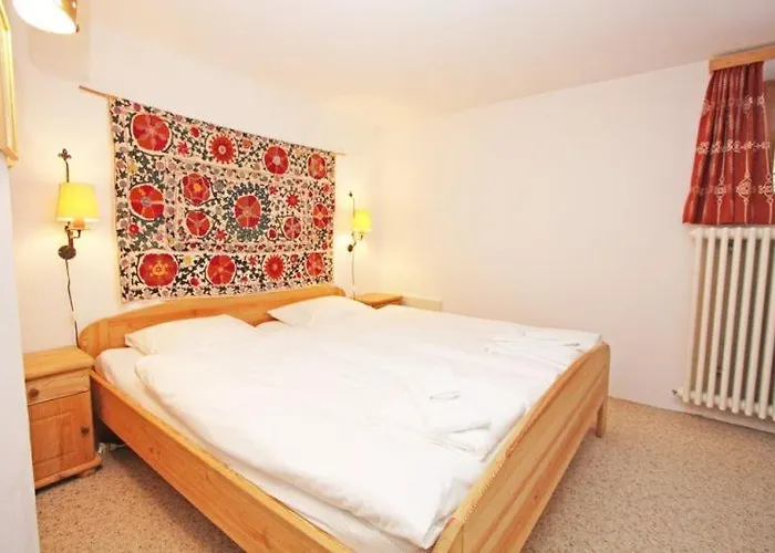 Chesa Sonnenuhr Apartamento *